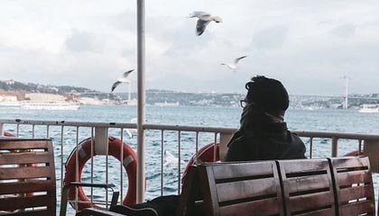 开云体育官网-世界网球队绝杀澳大利亚，兹维列夫高光登场震撼全场