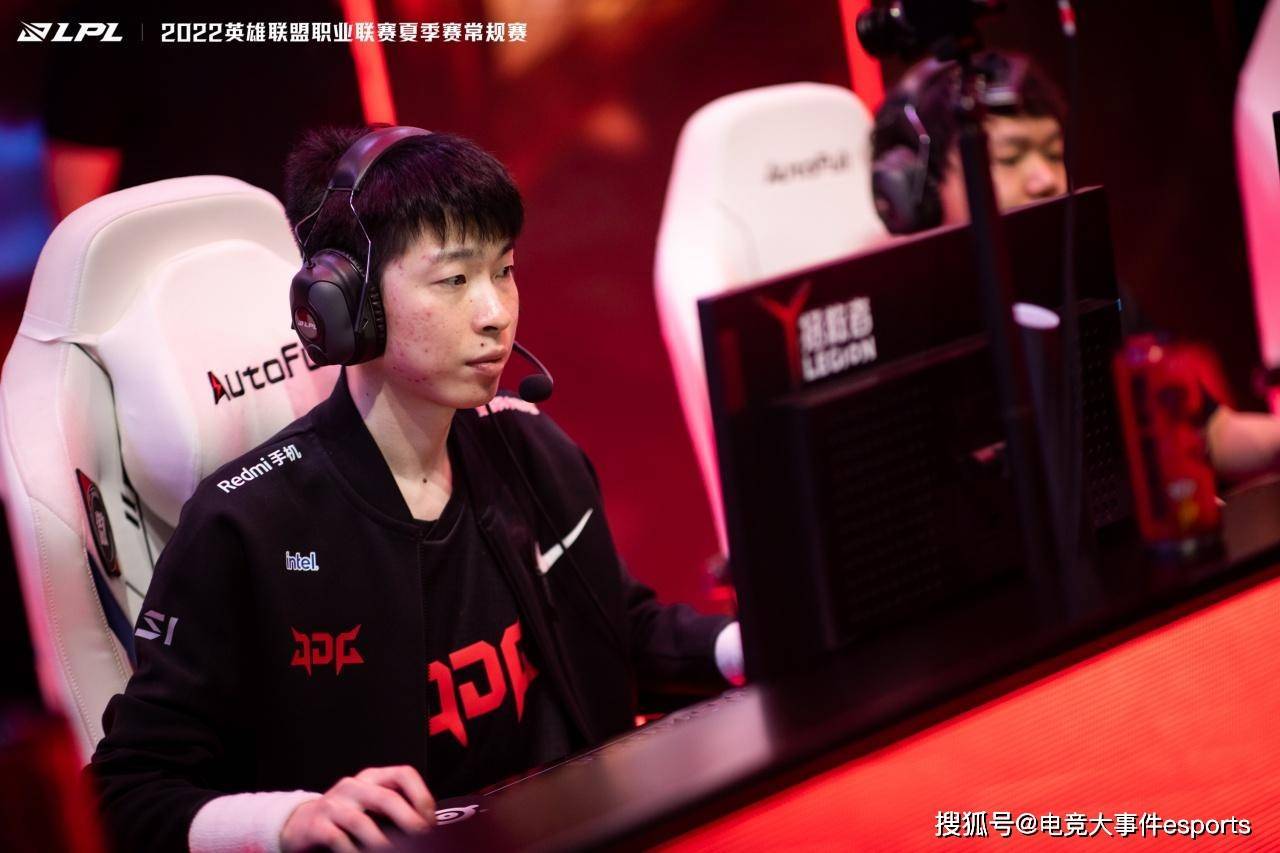 C9血洗T1,JackeyLove单局斩获MVP激烈交锋小组赛,强势挺进下一轮 C9血洗T1,JackeyLove单局斩获MVP激烈交锋小组赛,强势挺进下一轮