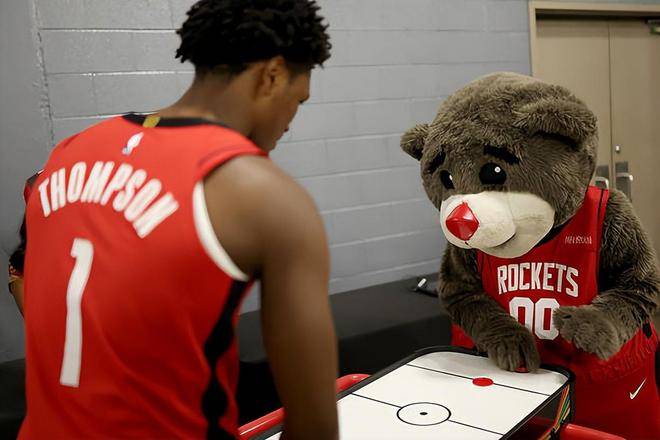 上海队翻盘国王，范弗利特高光表现的简单介绍